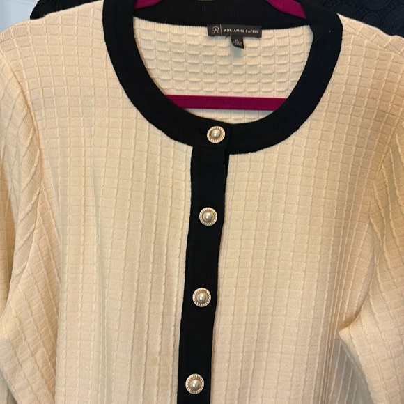 NWT Adrianna Papell Sweater, Ivory w/ Blk accents & fancy Pearl Buttons, XL - Picture 2 of 6